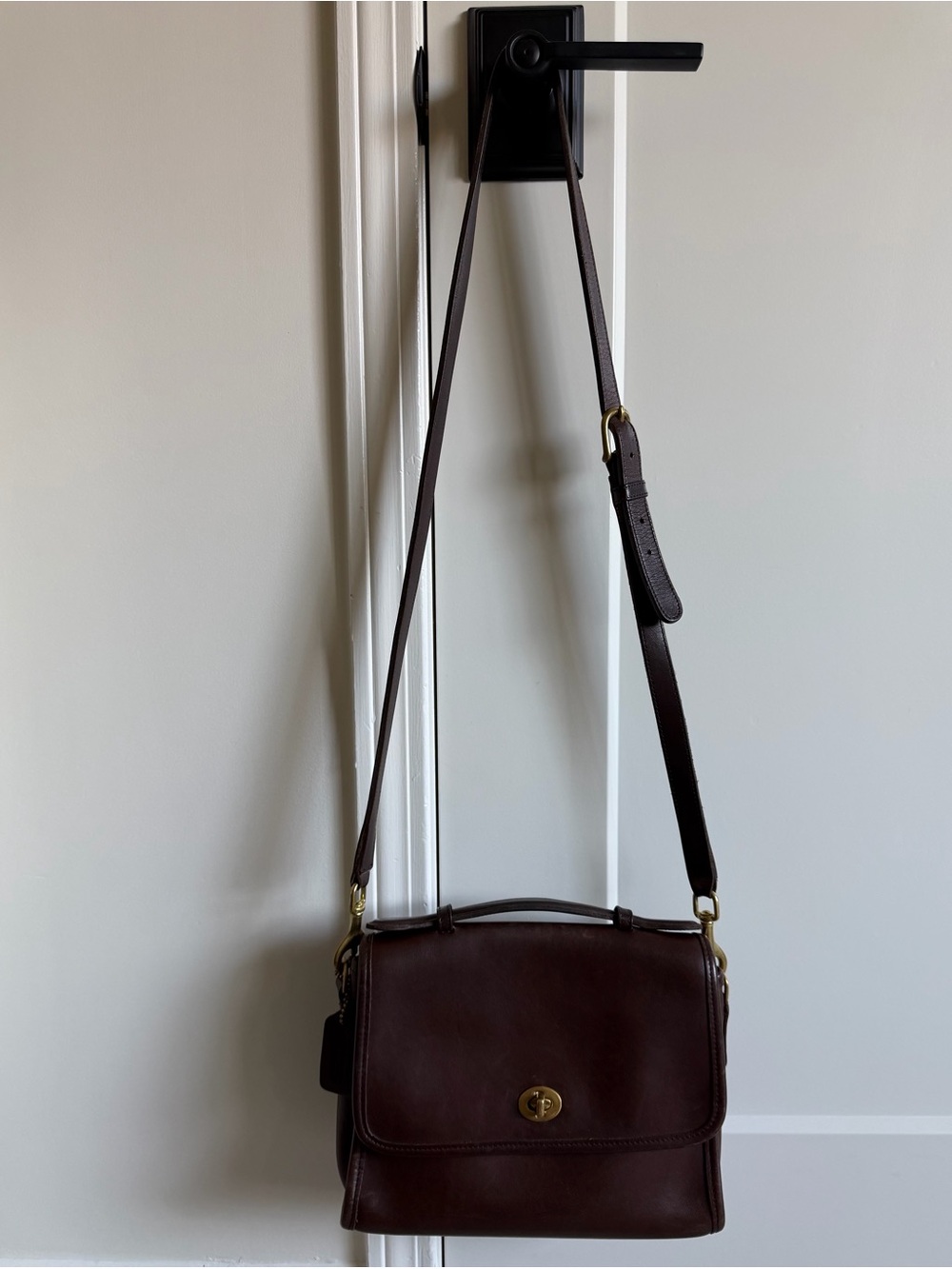 Coach Vintage Court Leather Bag D8U-9870 in Deep Brown
